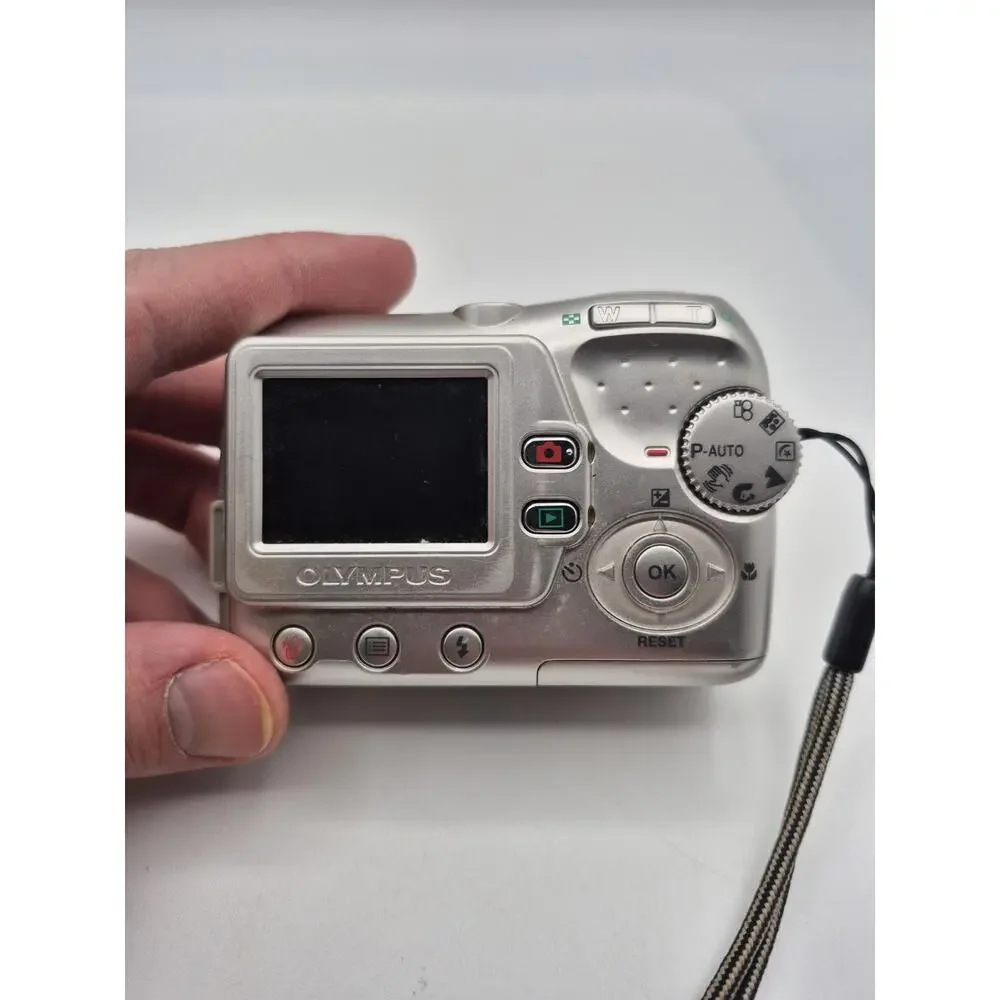 Olympus FE FE-115 5.0MP Digital Camera - Silver For Parts/Repair